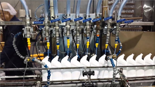 Llenadora de inodoro completamente automática Lejía Máquina de llenado de tipo lineal