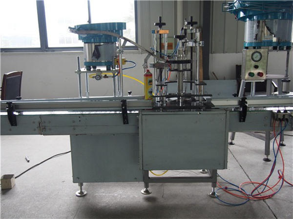 Máquina de llenado de agua de tocador de botella de 24 cabezas