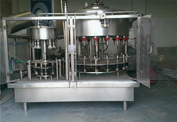 Máquina de llenado de botellas de perfume de presión negativa de 10 cabezales