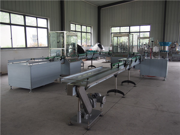 Línea automática de llenado y tapado de champú