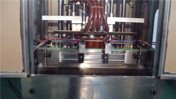 Máquina de llenado de salsa de pimienta completamente automática