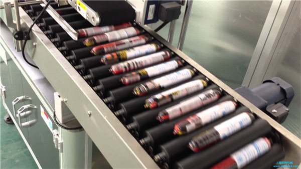 Máquina automática de etiquetado de salchichas con alimentador