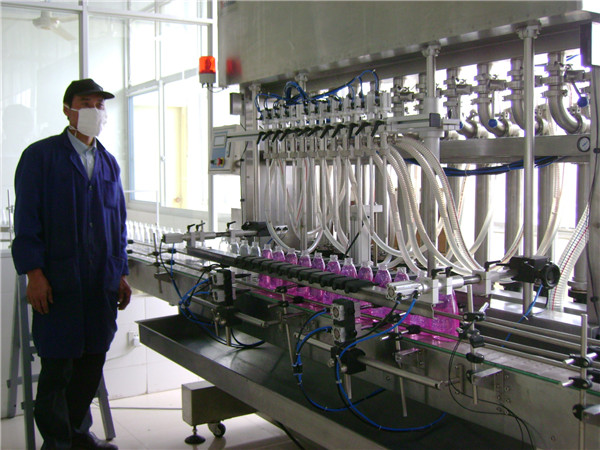 máquina de llenado de botellas de líquido