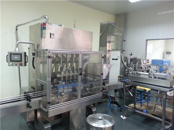 Máquina de llenado de aceite lubricante completamente automática